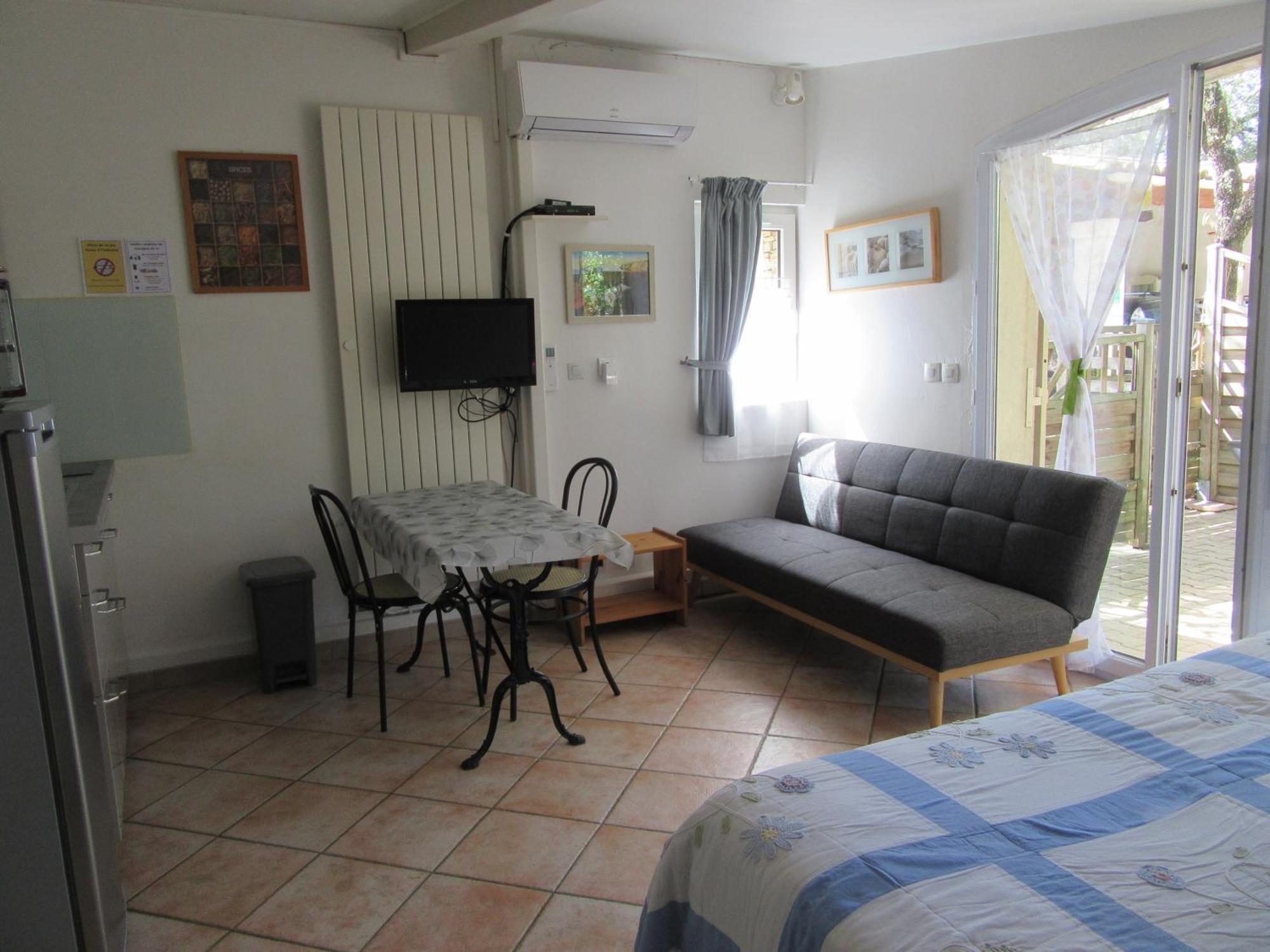 Galargues Domaine Du Bois Gite Marion מראה חיצוני תמונה