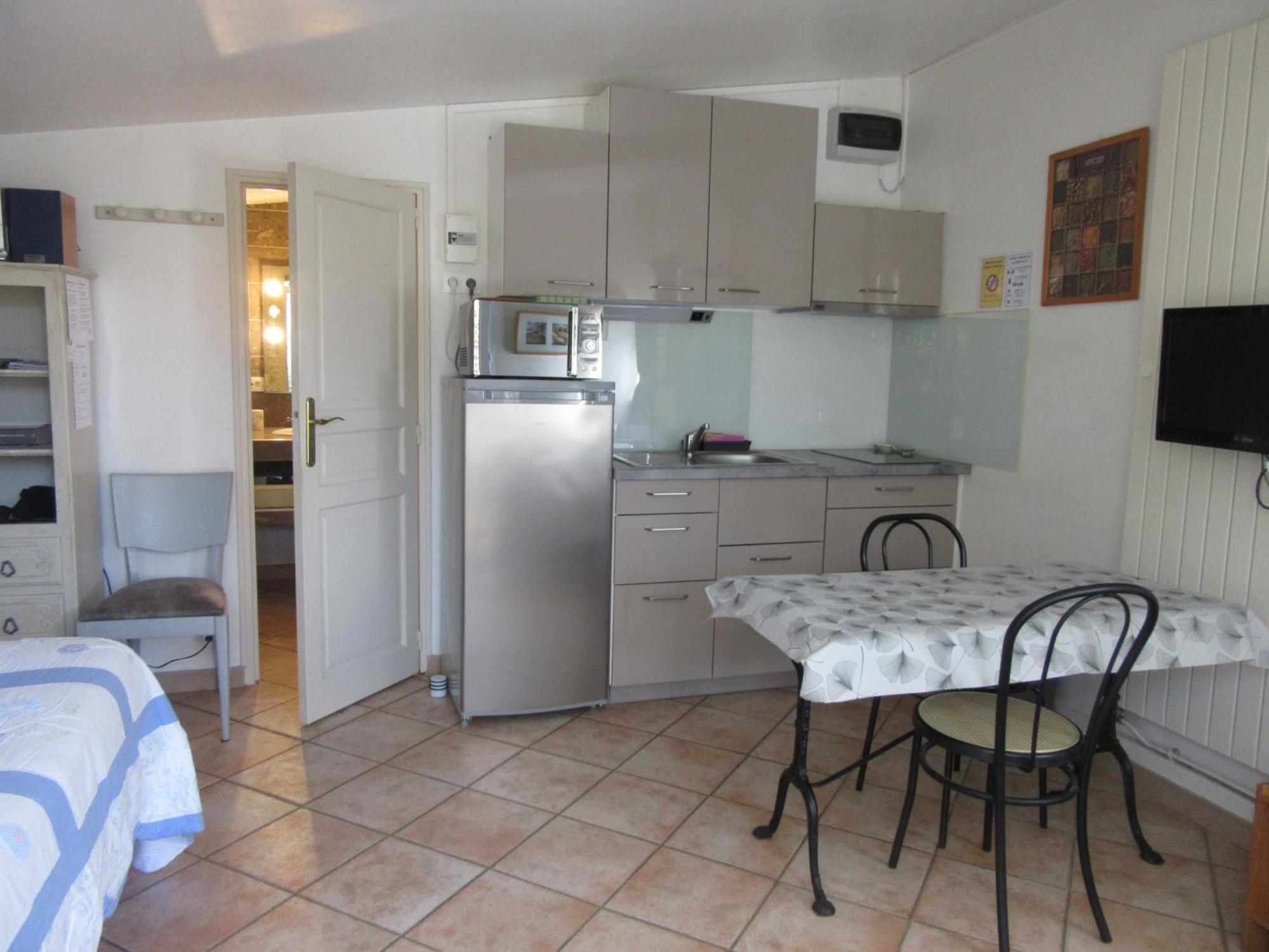 Galargues Domaine Du Bois Gite Marion מראה חיצוני תמונה