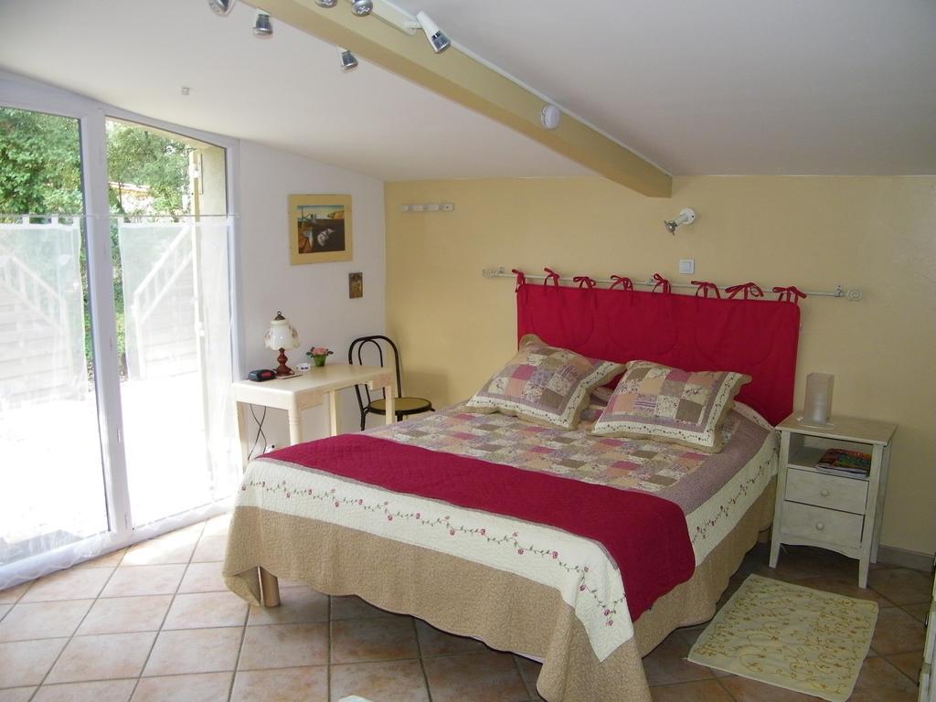 Galargues Domaine Du Bois Gite Marion מראה חיצוני תמונה